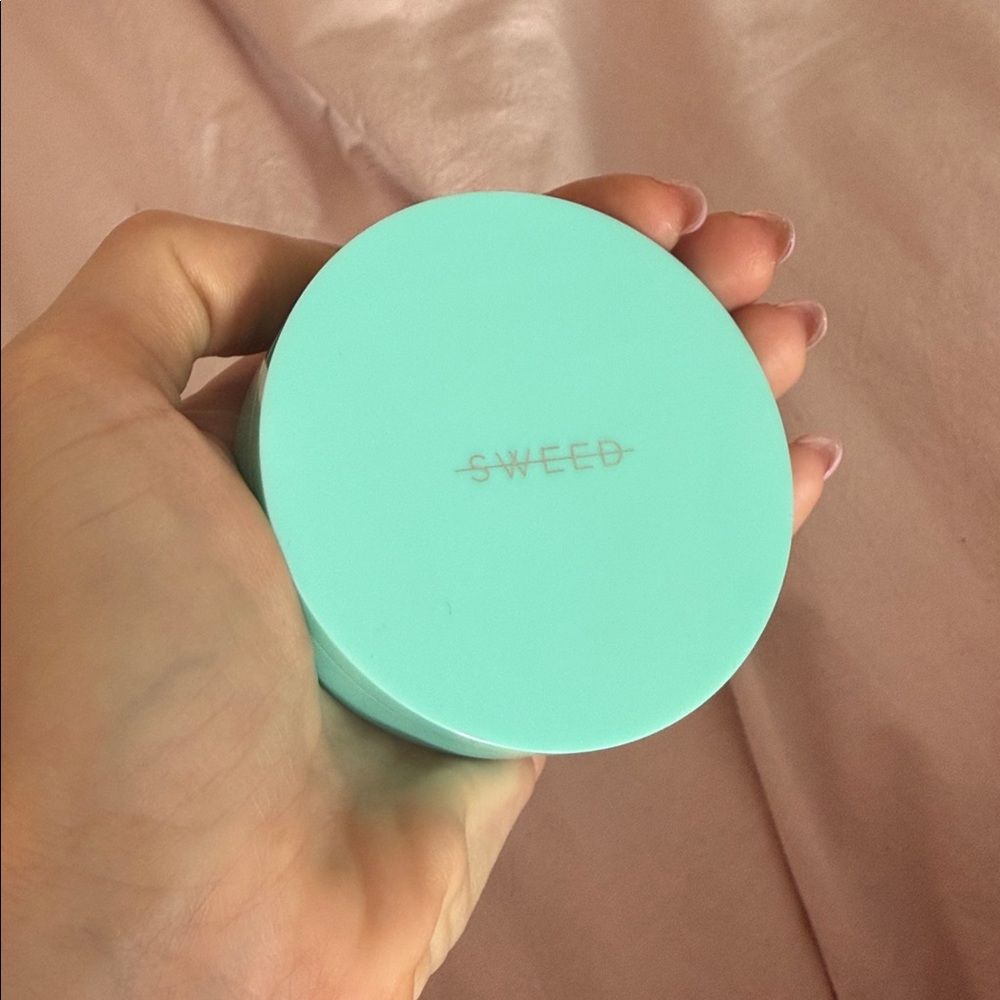 Sweet - Shimmering Highlighter in Aurora - Picture 2 of 3